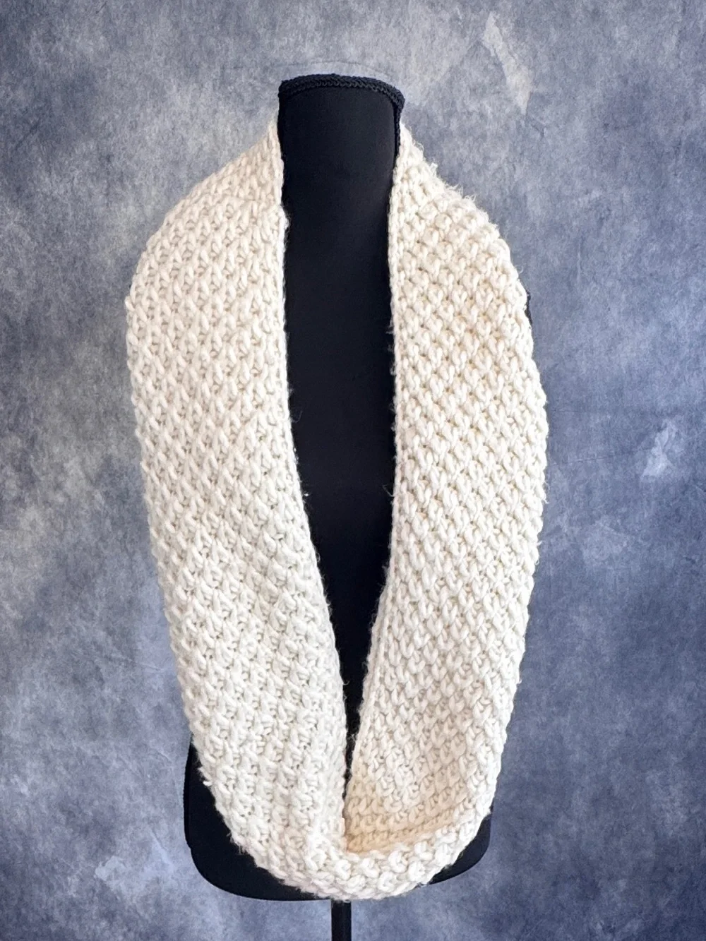 Old Navy Cream Chunky Knit Infinity Scarf